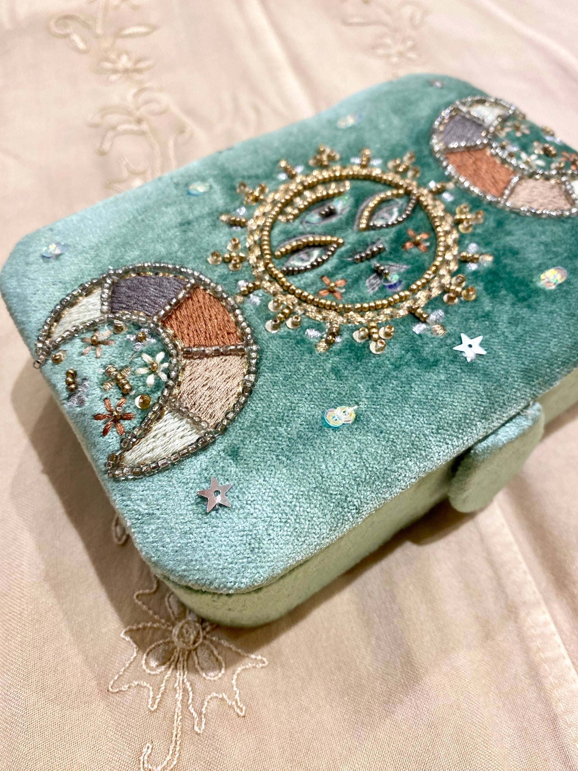 TEMPLE OF TREASURE - Boîte Sun Moon