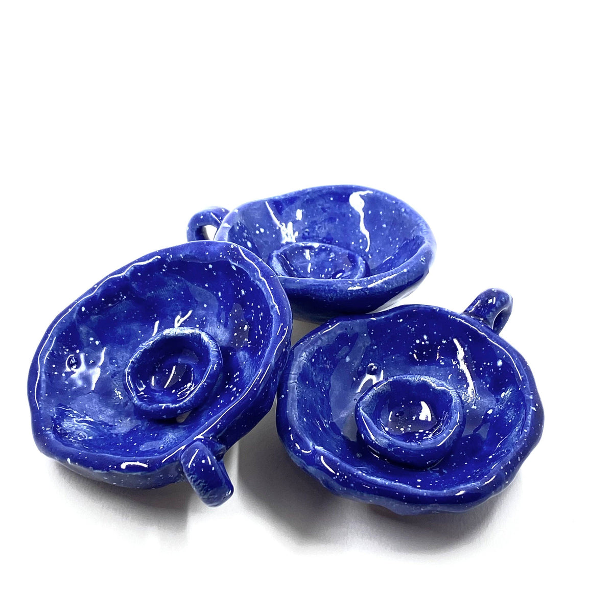 Détail des micas blancs sur l'émail bleu du bol bougeoir, Antevasin's Store