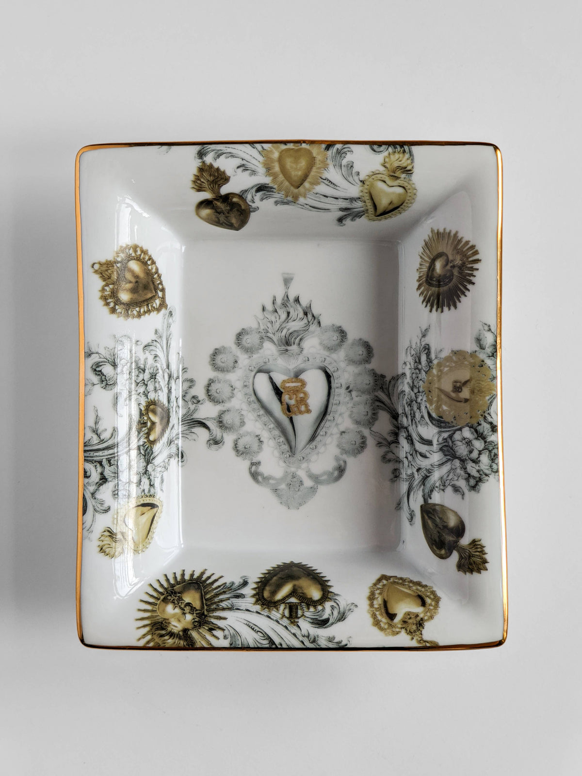 Vide-poche Ex-Voto en porcelaine, décor baroque or et argent – Grand Tour, Vito Nesta