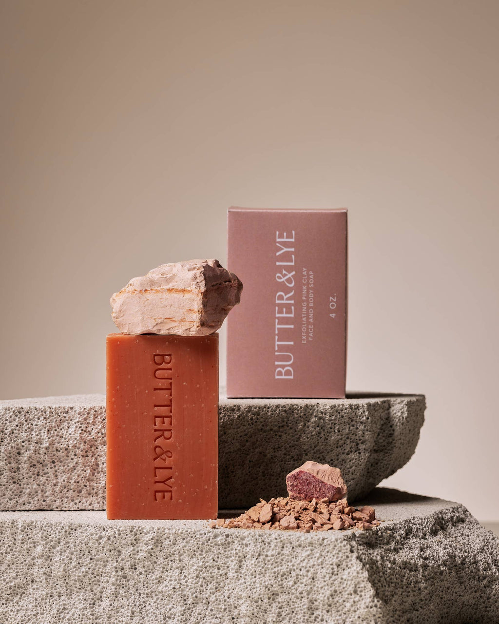 BUTTER & LYE - Savon Exfoliant Visage & Corps à l'Argile Rose