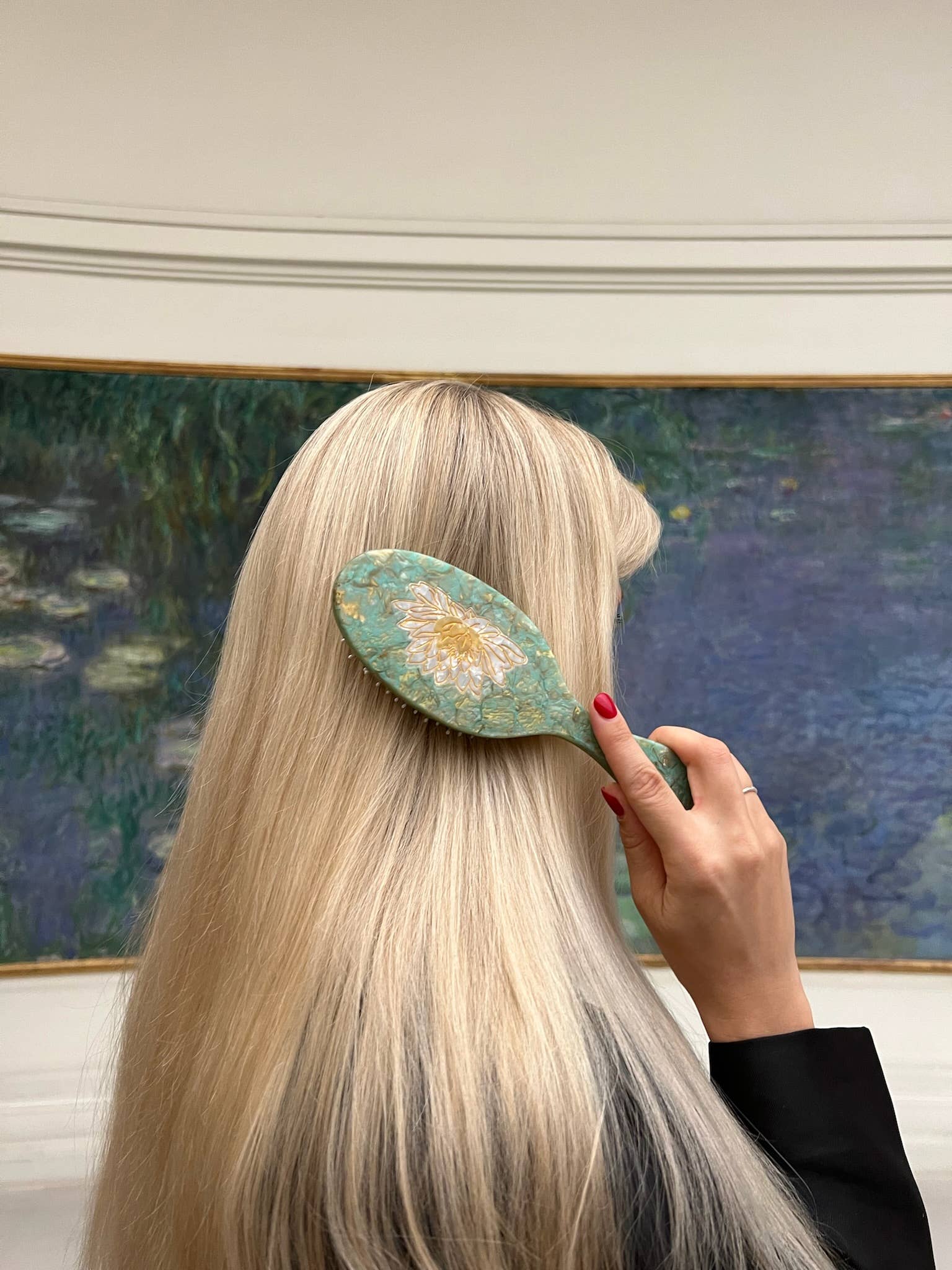 SOLAR ECLIPSE - Brosse à cheveux Nénuphar