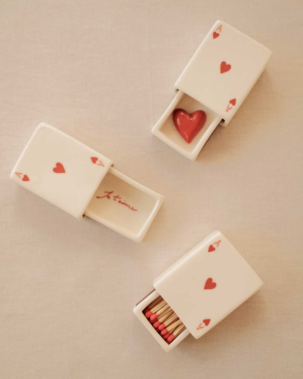 Détail du grattoir de la boîte Ace of Hearts en porcelaine – INI CERAMIQUE