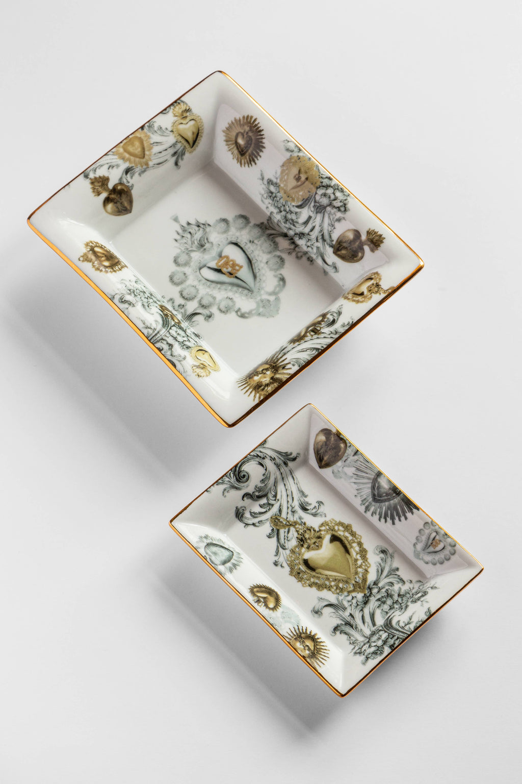 Vide-poche Ex-Voto en porcelaine, décor baroque or et argent – Grand Tour, Vito Nesta