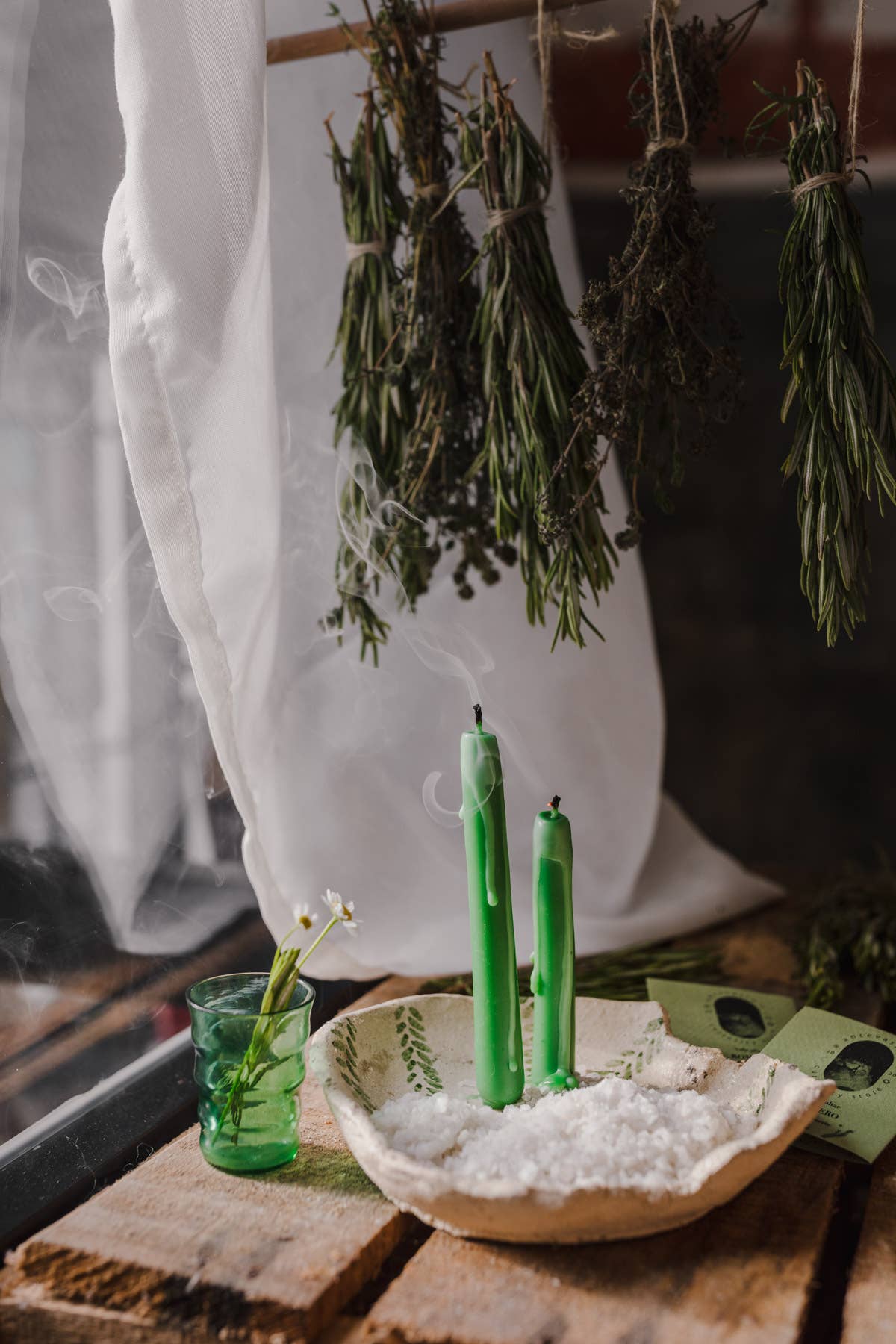 Bougie rituelle Romarin verte allumée, Antevasin's Store chez George Genève
