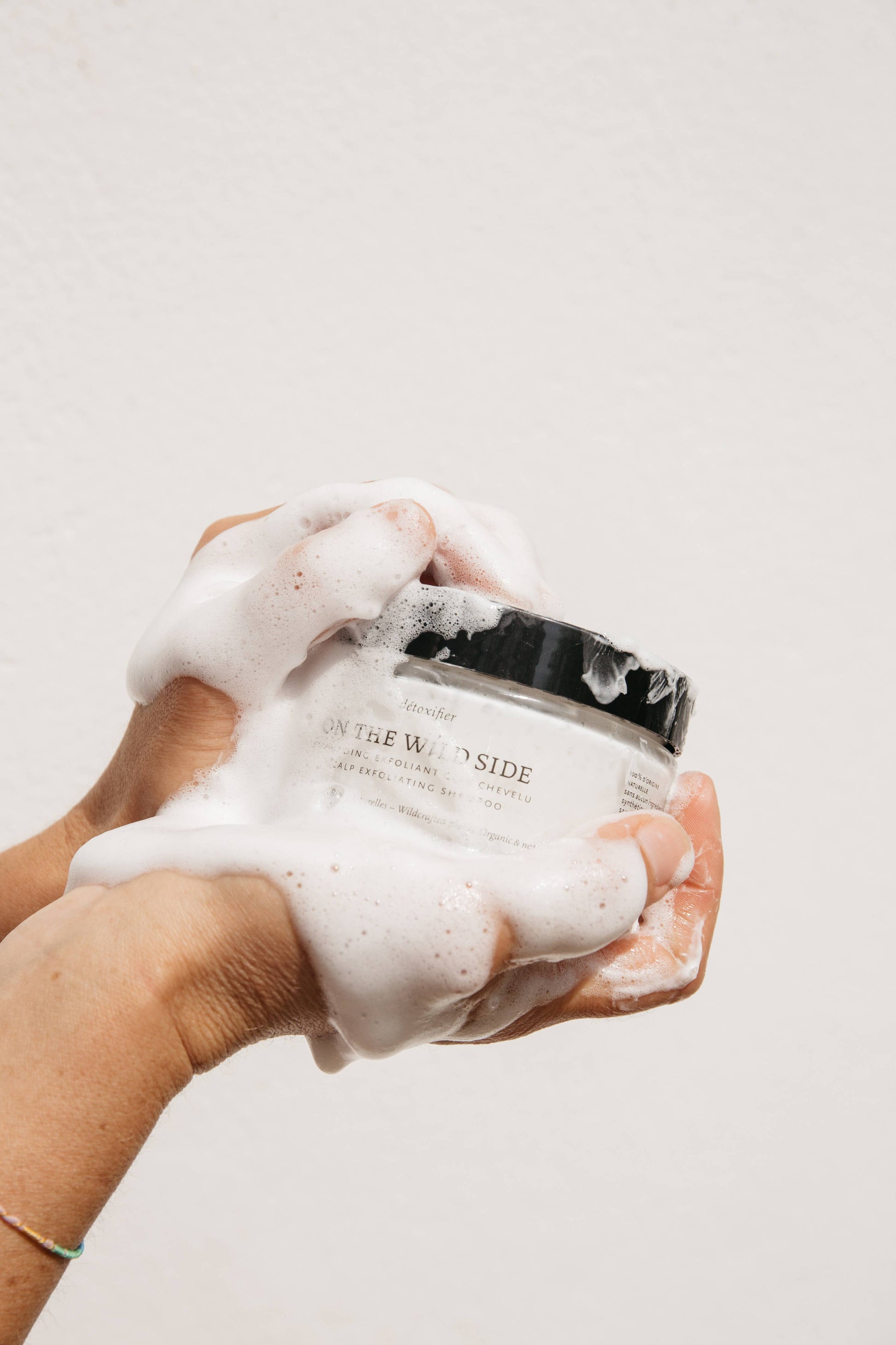 Shampoing Exfoliant Cuir Chevelu – vue 2 – ON THE WILD SIDE | George Genève