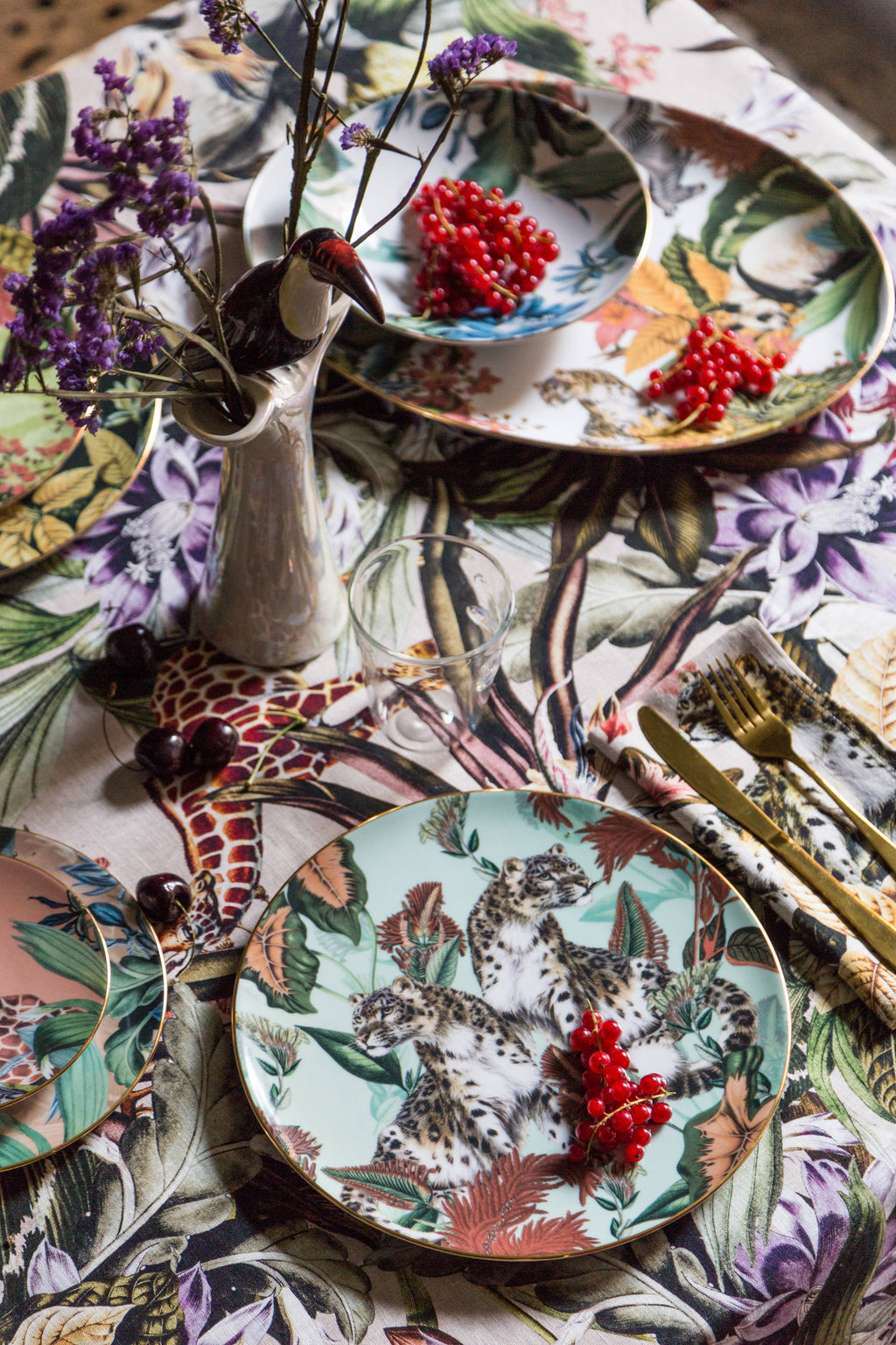 Vide-poche Animalia en porcelaine, fleurs tropicales et animaux – Grand Tour, Vito Nesta