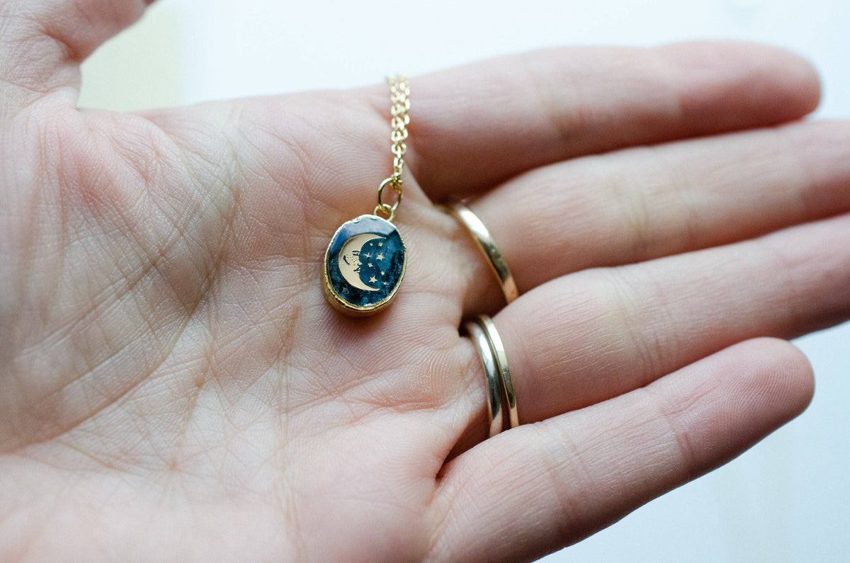 JILL MAKES - Collier Pendentif Fleur en Pierre Verte