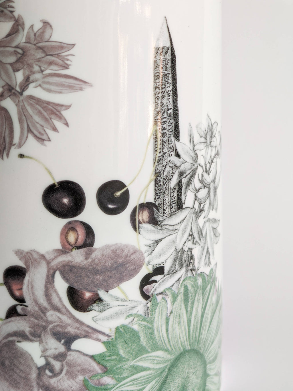 Vase cylindrique Cairo en majolique décorée à la main – Grand Tour, Vito Nesta