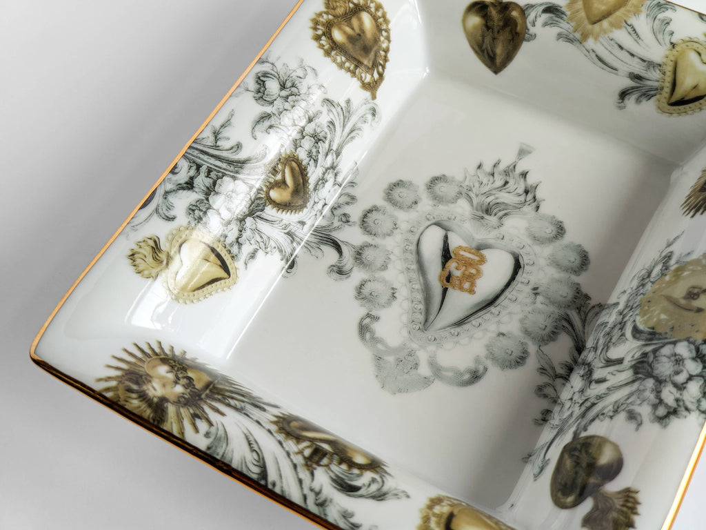 Vide-poche Ex-Voto en porcelaine, décor baroque or et argent – Grand Tour, Vito Nesta