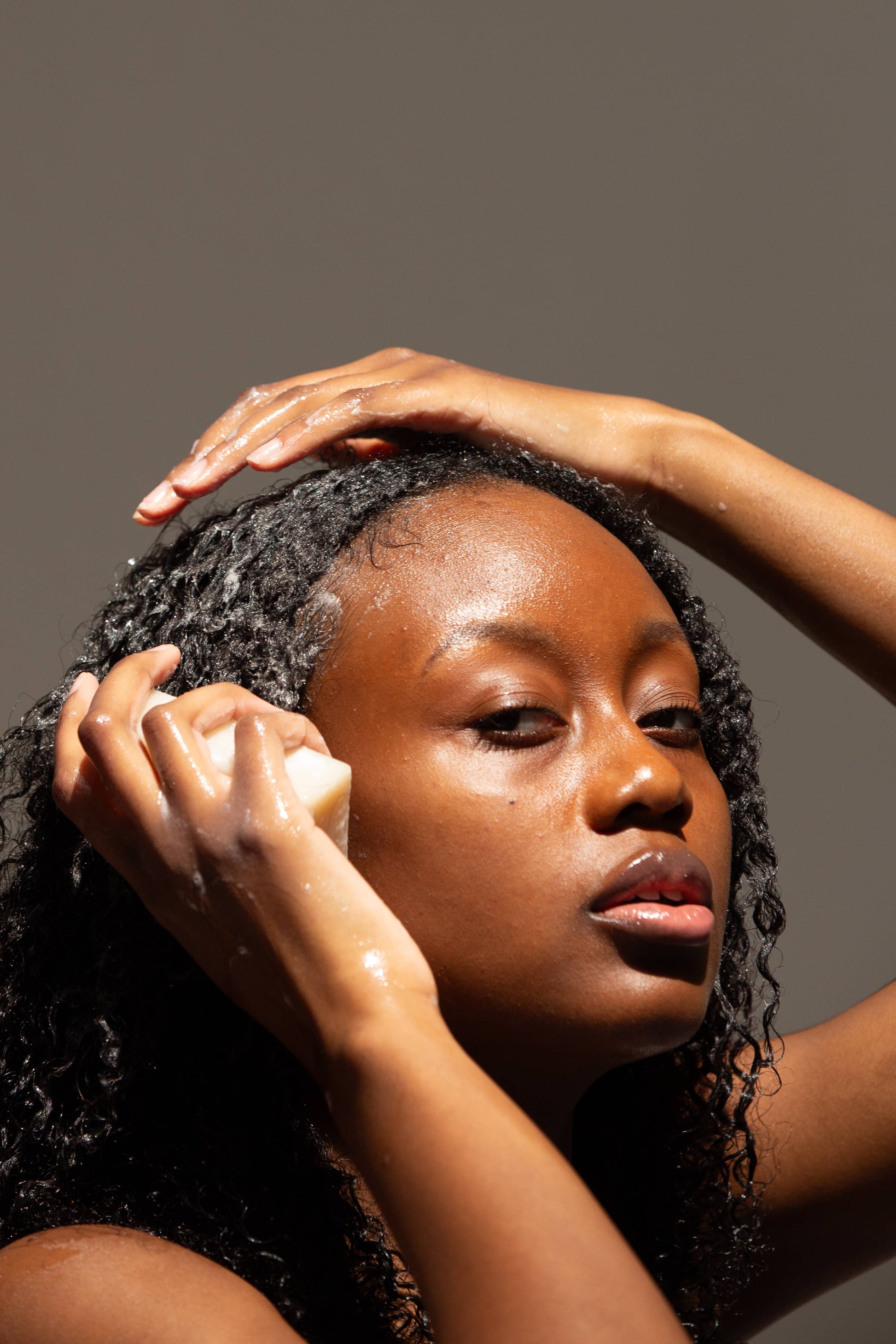 BUTTER & LYE - Savon Cheveux & Corps de la Tête aux Pieds