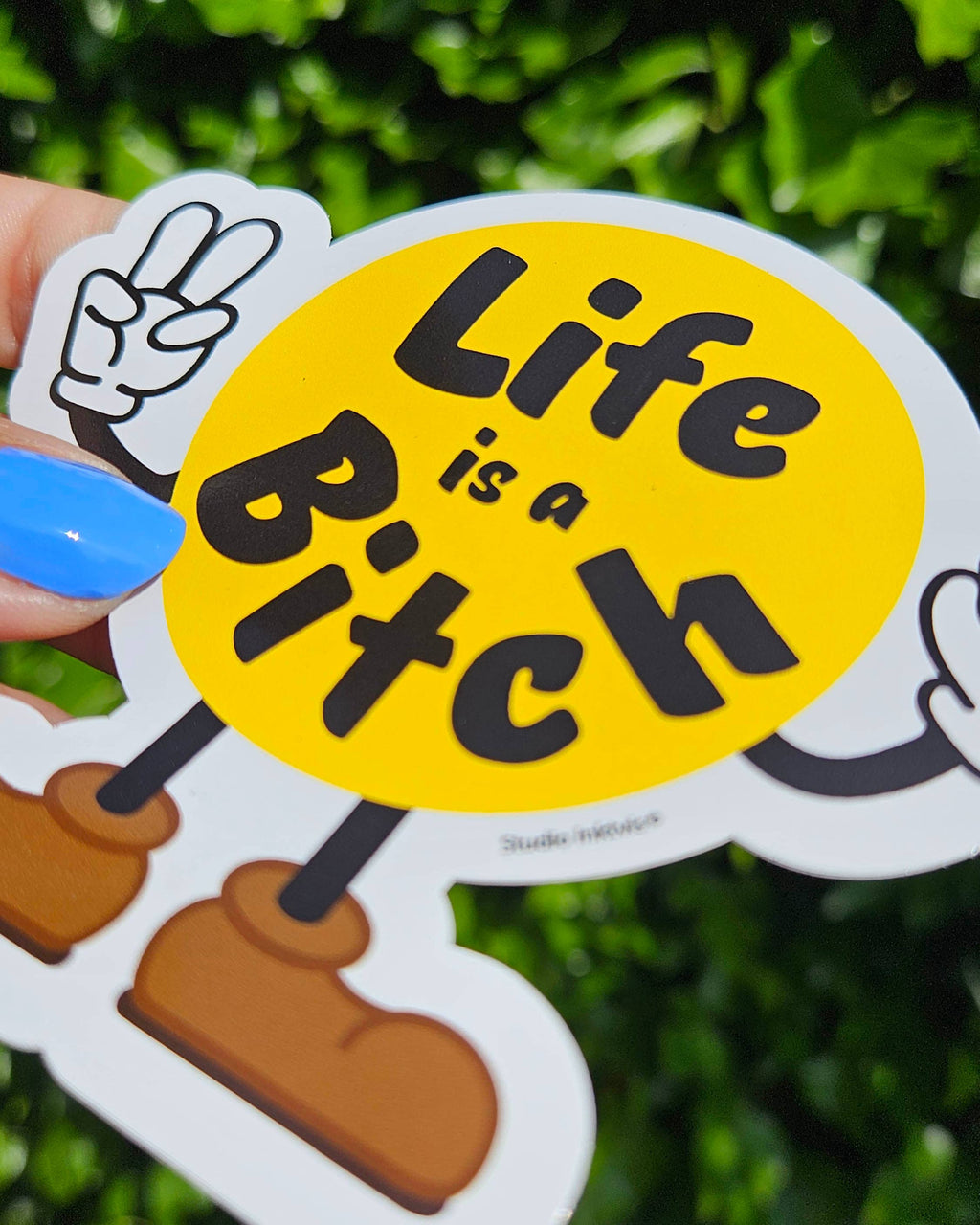 Life is a Bitch – vue 3 – Autocollant géant | George Genève