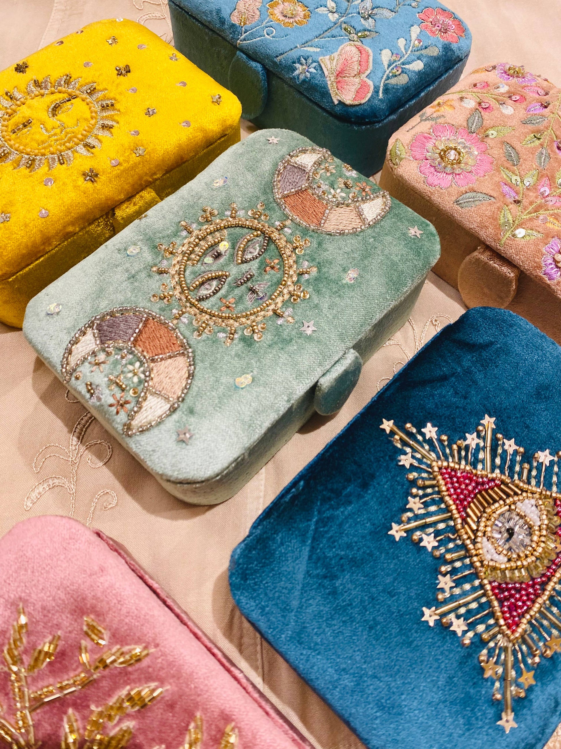 TEMPLE OF TREASURE - Boîte Sun Moon