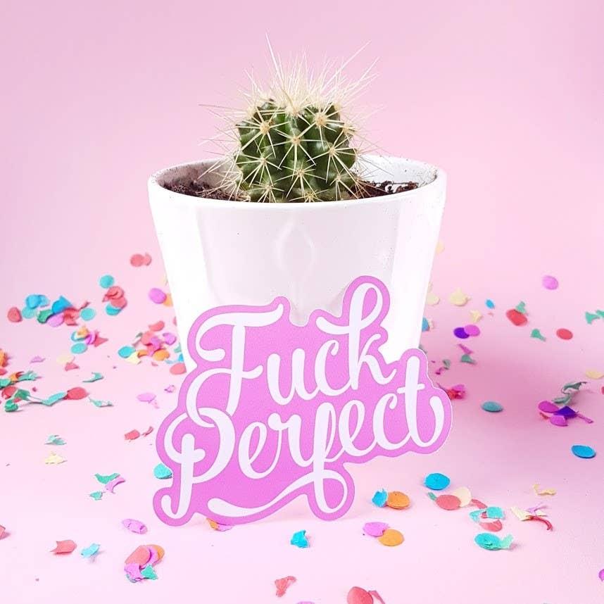 Fuck Perfect – vue 3 – Autocollant géant | George Genève