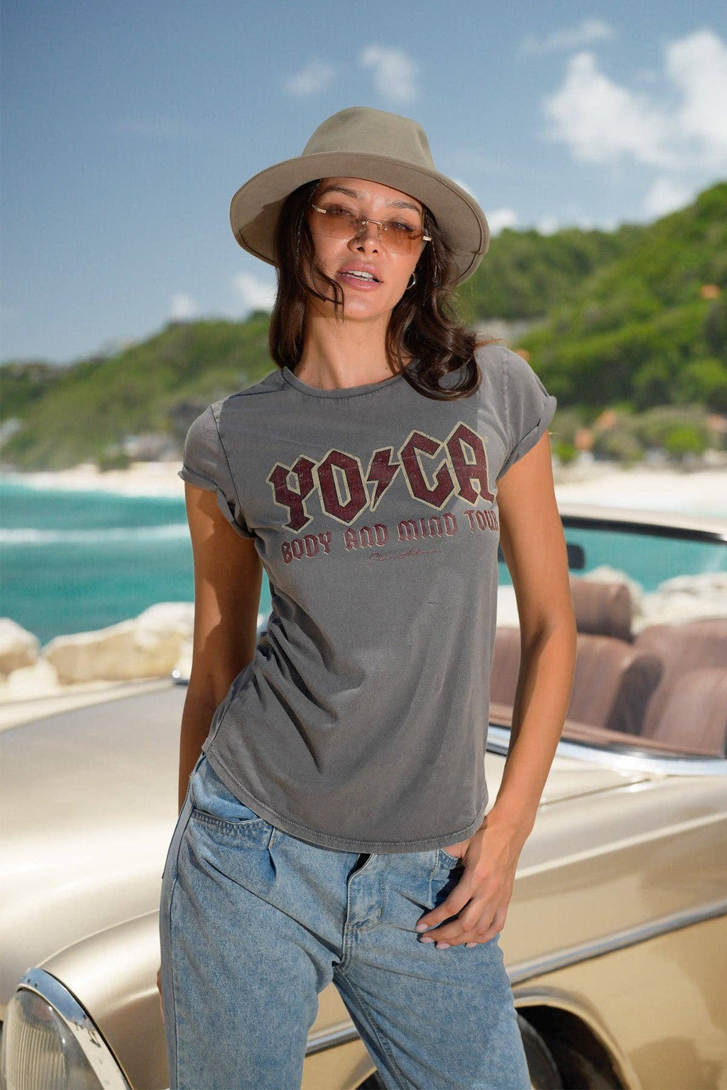 Tee-shirt The Original Yoga Tour, coton bio noir délavé – EDEN ASHRAM chez George Genève – vue 3