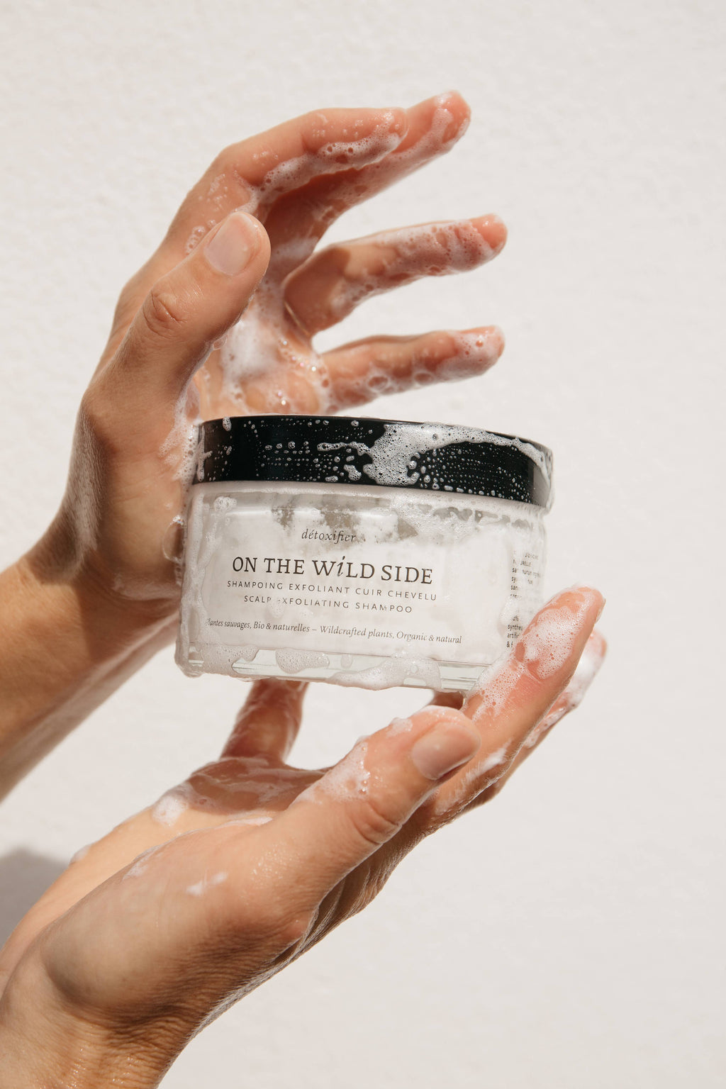 Shampoing Exfoliant Cuir Chevelu – vue 3 – ON THE WILD SIDE | George Genève