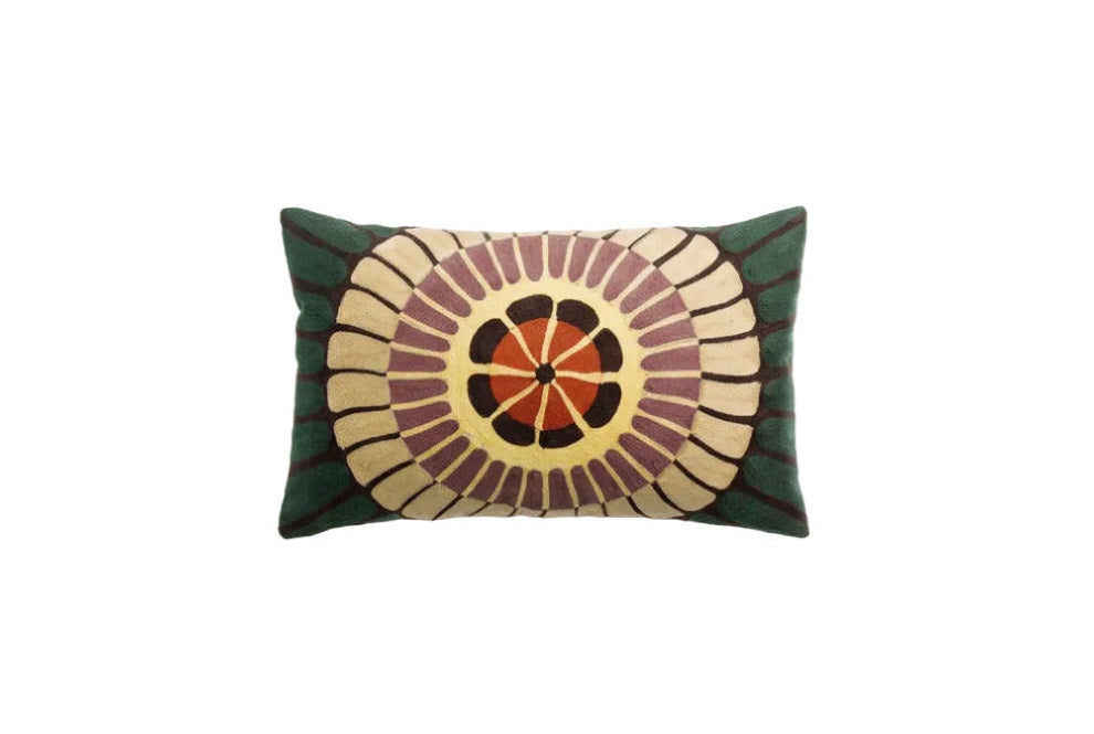 Coussin brodé Zeno Forêt 30 x 50 cm en coton vert, broderie florale en relief — Maison Vivaraise, George Genève