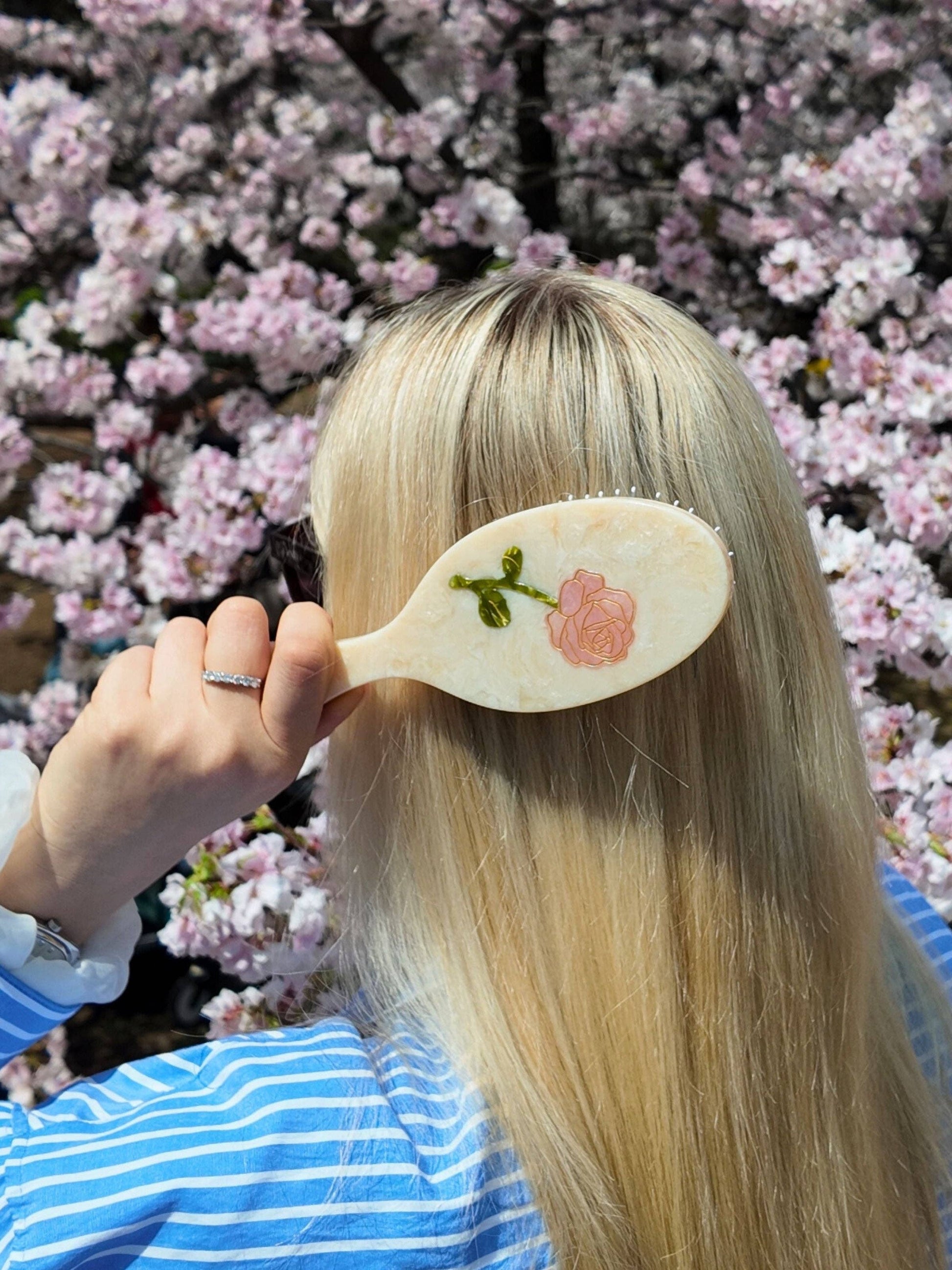 Brosse à cheveux Spring Rose – vue 4 – SOLAR ECLIPSE | George Genève