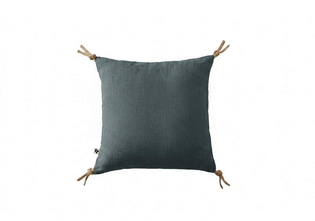 Coussin Soline Ardoise en lin lavé à pompons 45 x 45 cm, L'effet Papillon, George Genève