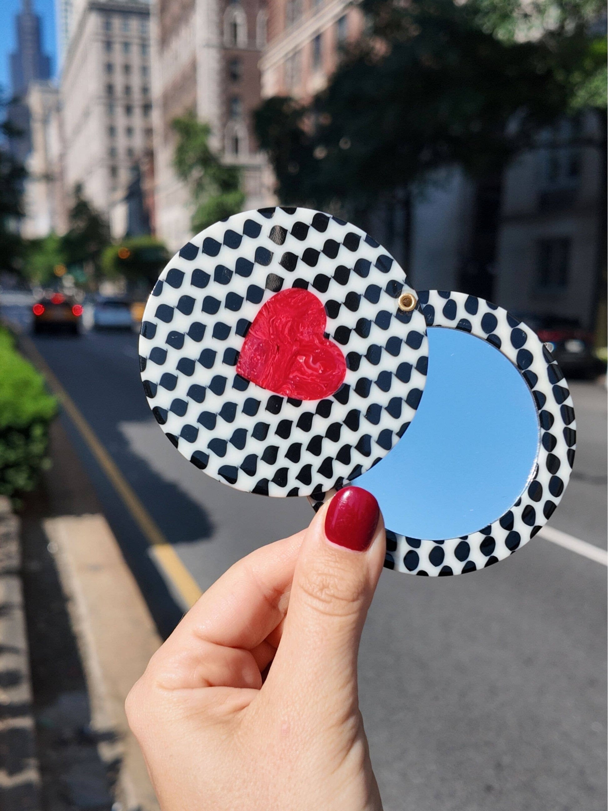 Compact Mirror Coeur Polka – vue 3 – SOLAR ECLIPSE | George Genève