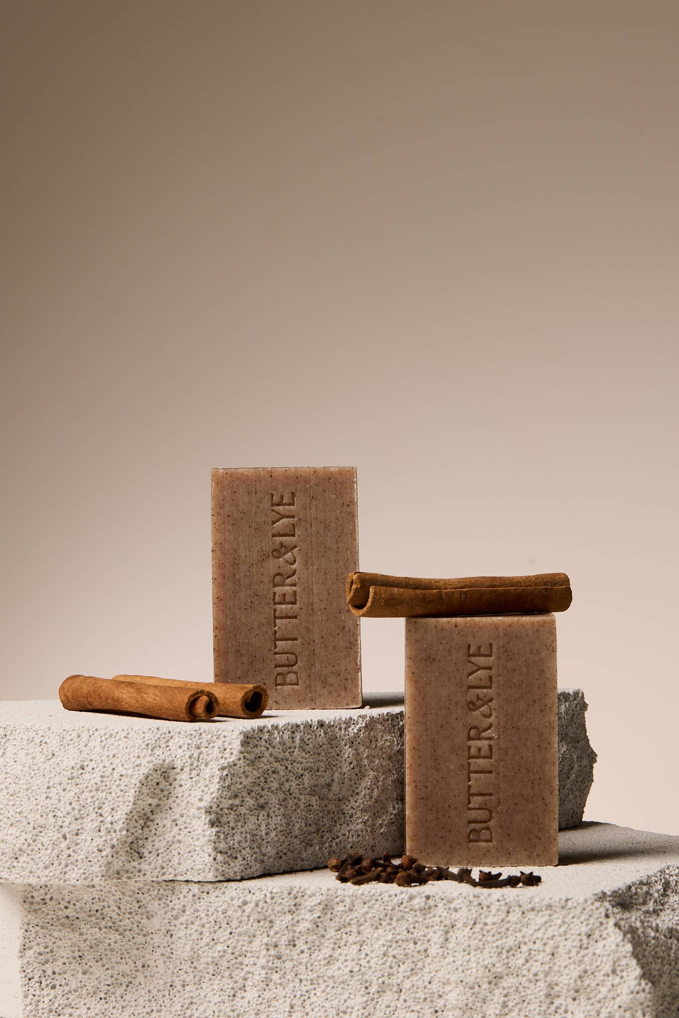 BUTTER & LYE - Savon Visage & Corps aux Epices de l'Hiver