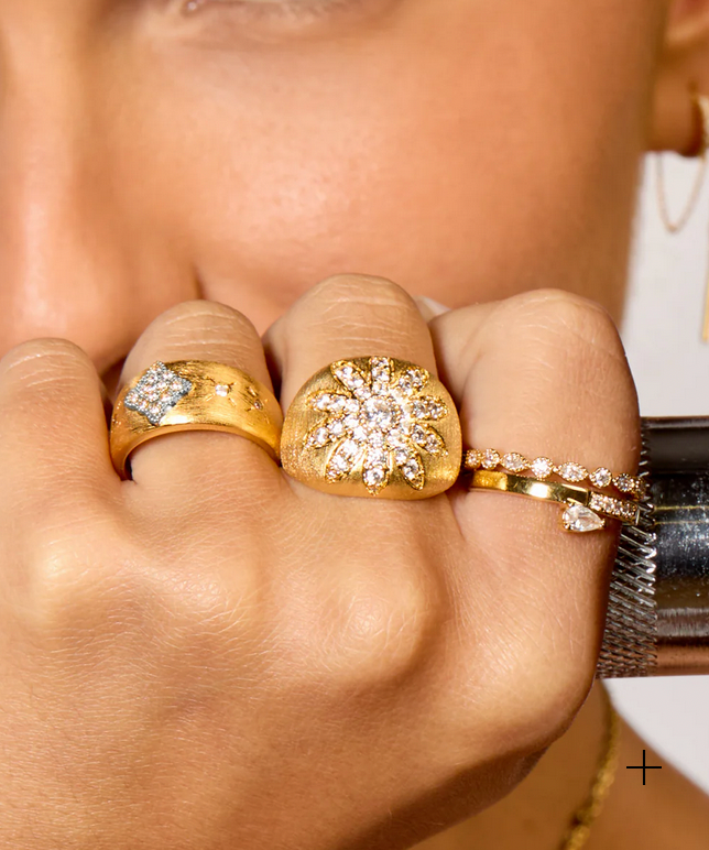 Bague Mira Cuff Gold – vue 2 – MYA BAY | George Genève