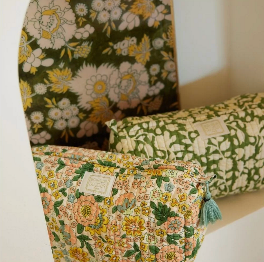 HAPPINESS OF THE DAY - Toiletry bag