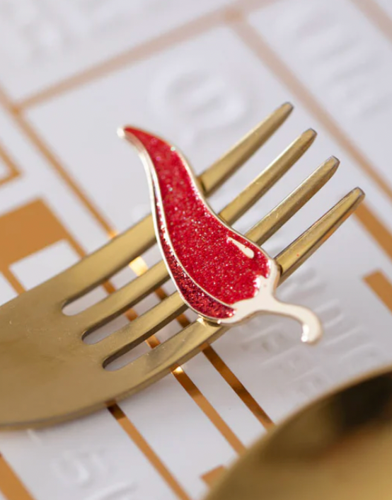 Pins Chili Pepper – vue 2 – ALL THE WAYS TO SAY | George Genève