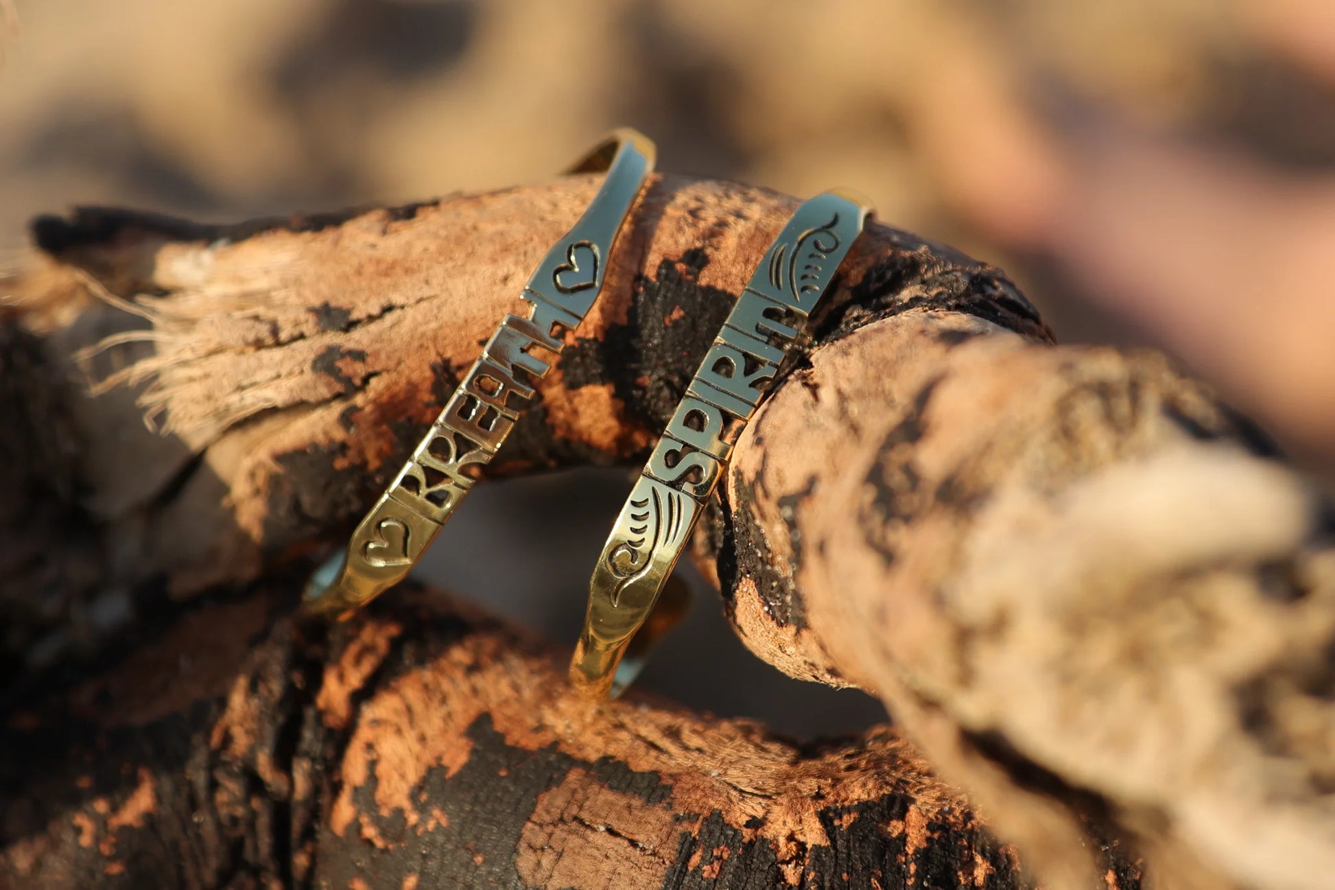 Bracelet en laiton gravé à la main inscription Spirit – FLORA JANE