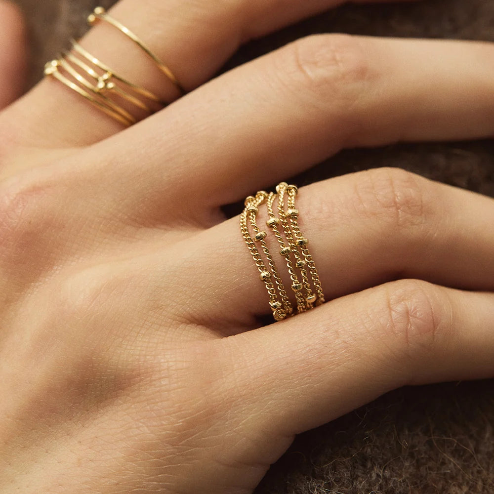 Bague Galatée à chaînes en laiton plaqué or 24k – BDM STUDIO – détail