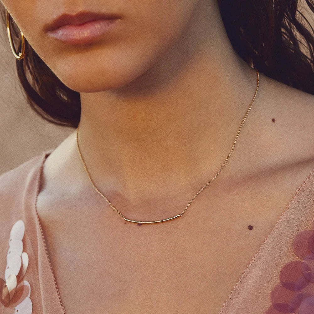 Collier Illusion en laiton plaqué or 24k – BDM STUDIO – détail