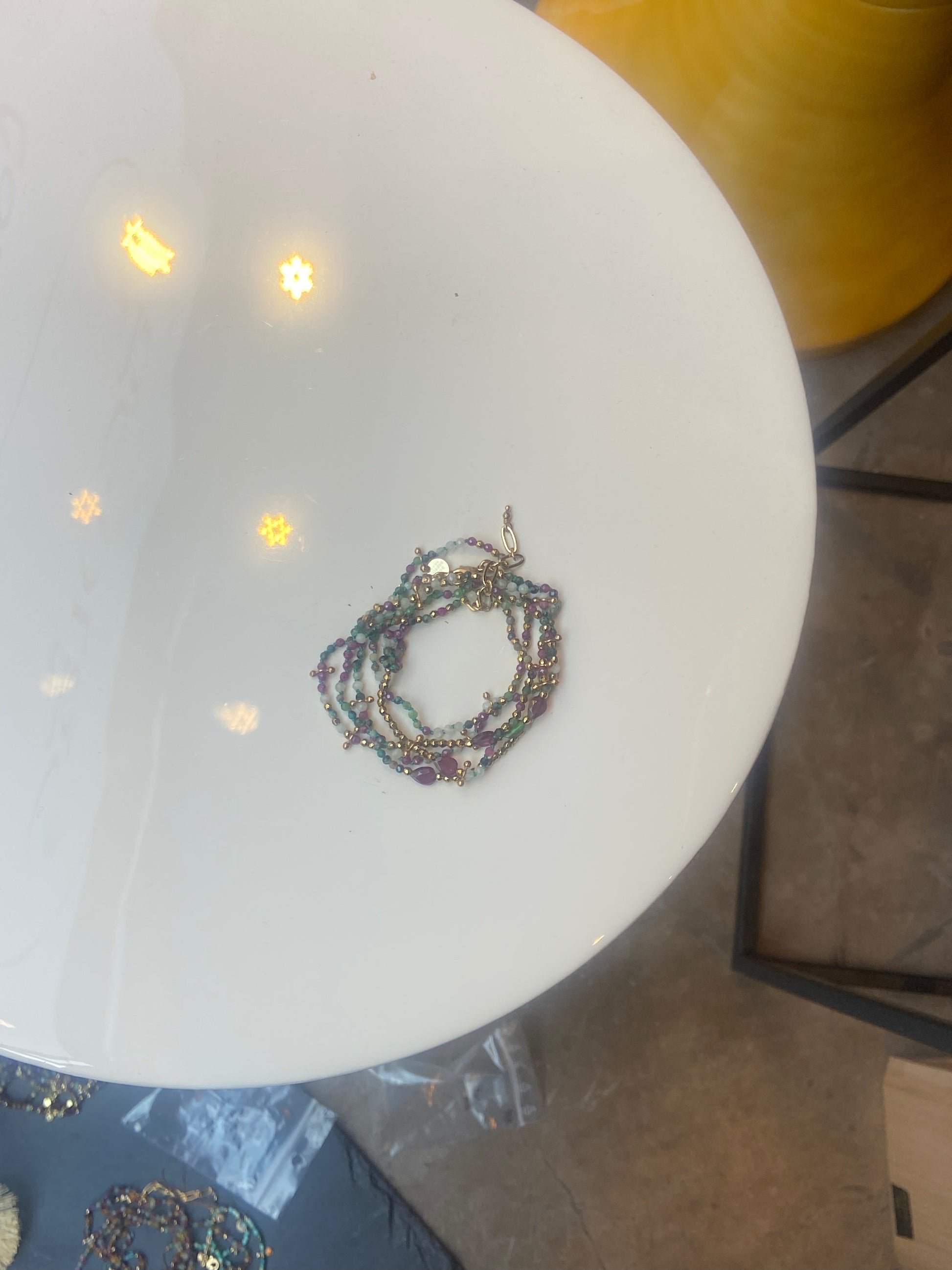 ROOM SERVICE - Collier Adoum multi tours