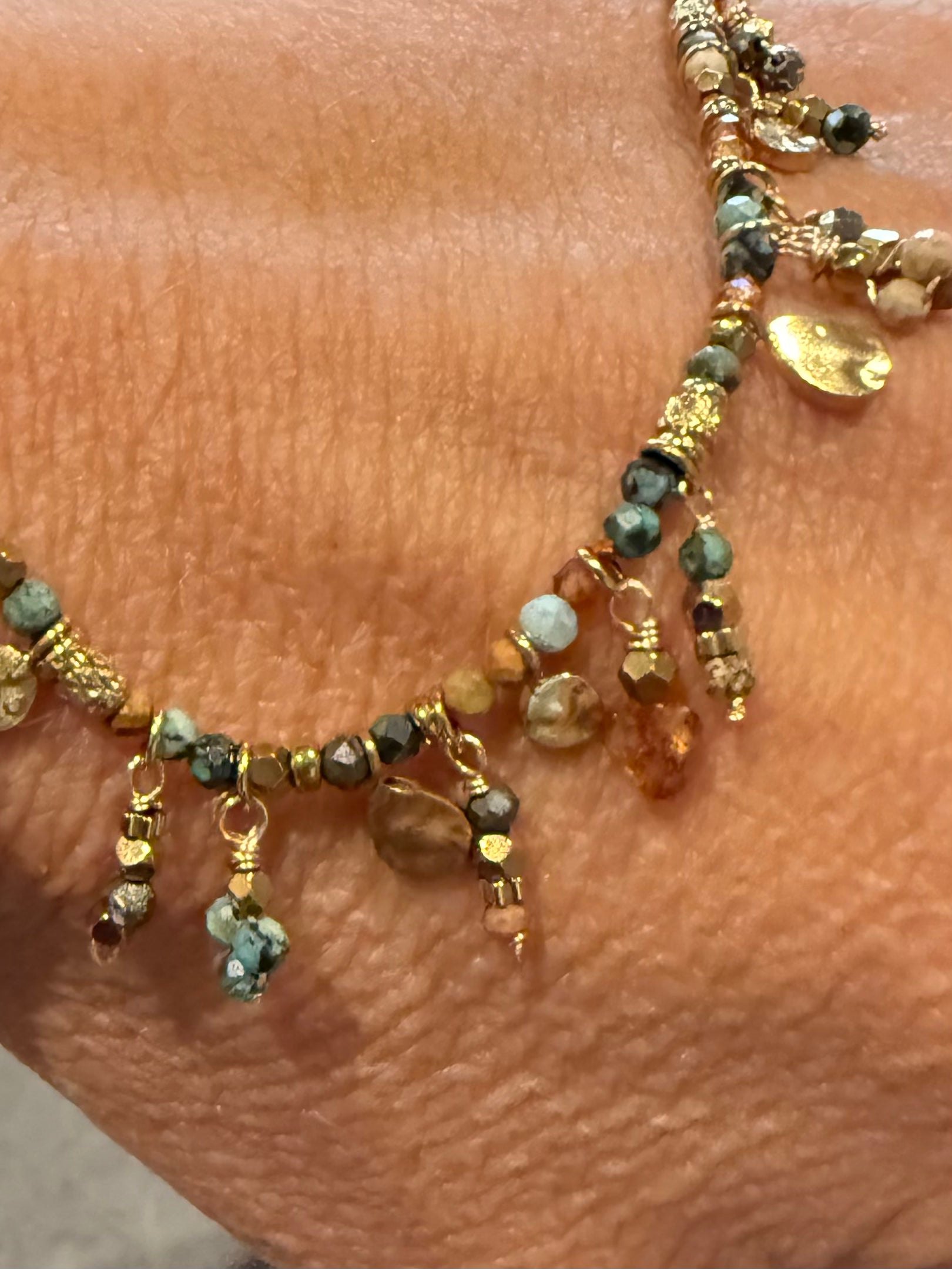 HABAHA - Collier de Perles de Pierres et Pampilles