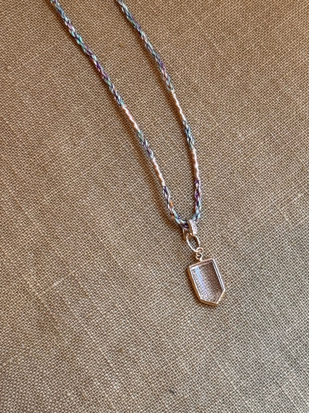 Collier – ROOM SERVICE – détail