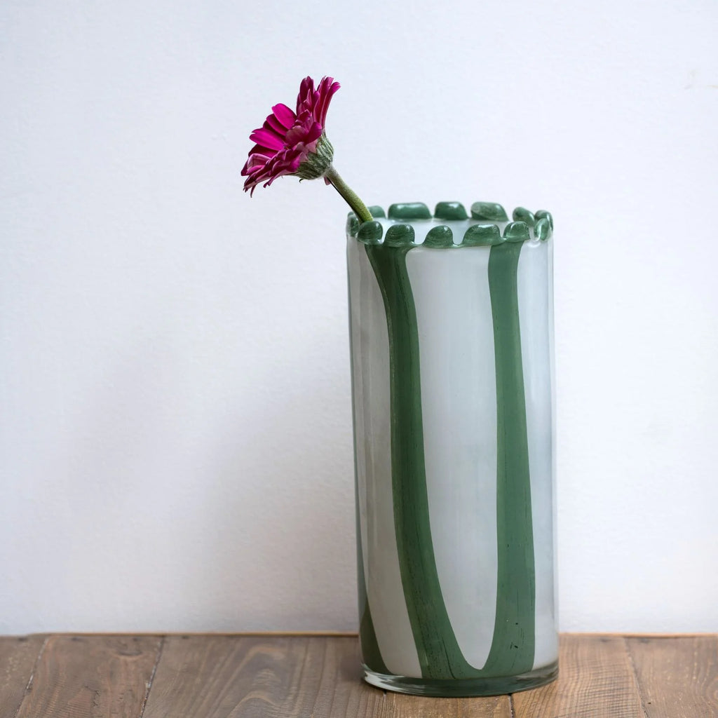 Vase droit bord perlé Vert – vue 2 – MAISON LILO | George Genève