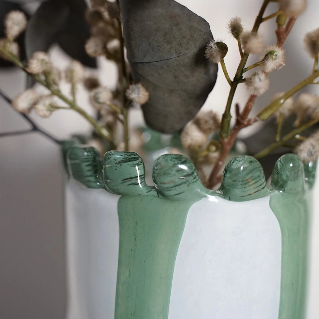 Vase droit bord perlé Vert – vue 3 – MAISON LILO | George Genève