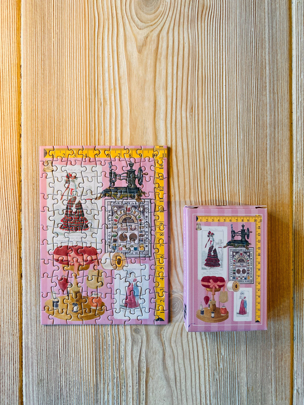 Mini-puzzle Couture Chronicles assemblé – PENNY PUZZLE chez George Genève