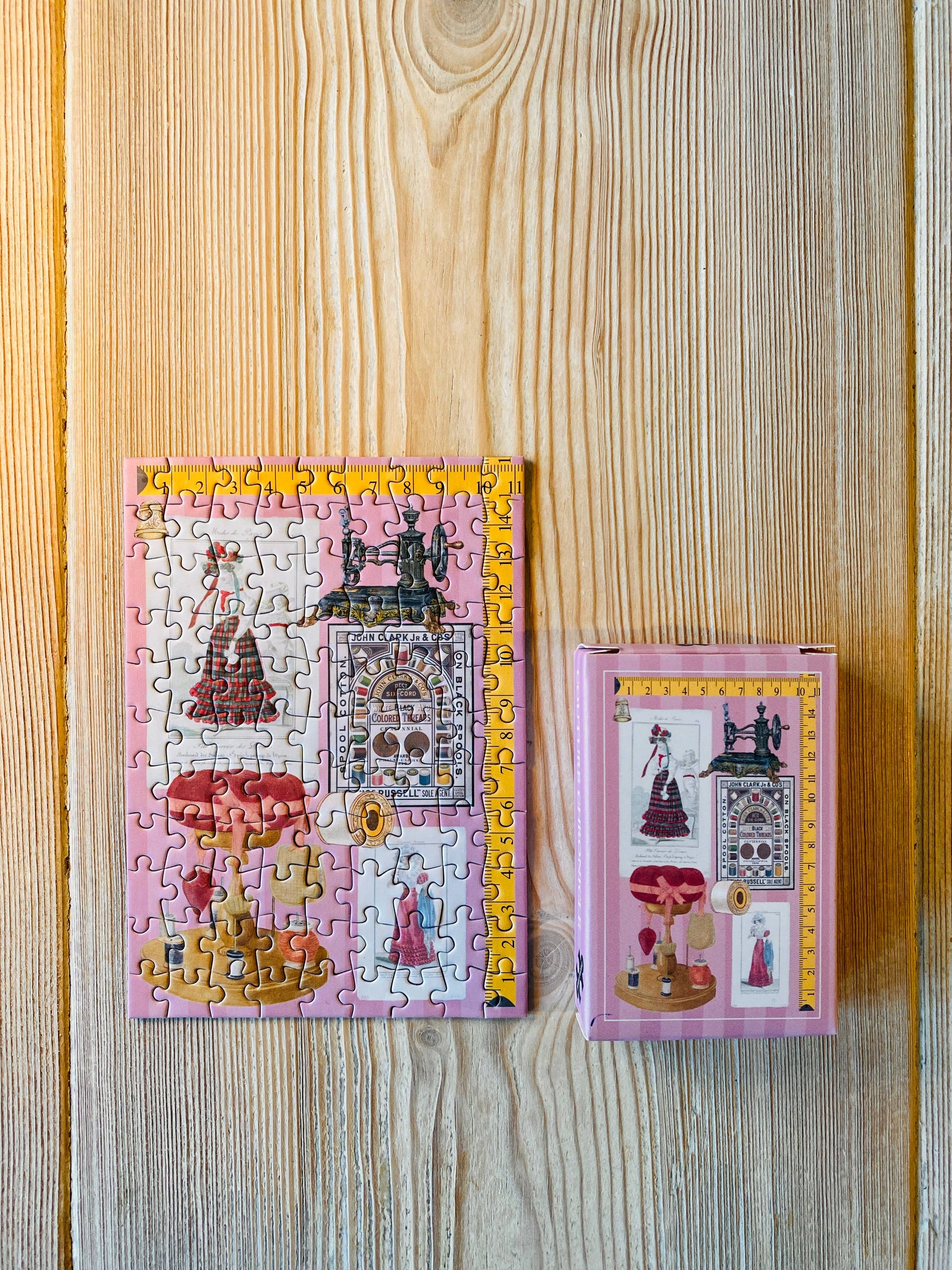 Mini-puzzle Couture Chronicles assemblé – PENNY PUZZLE chez George Genève