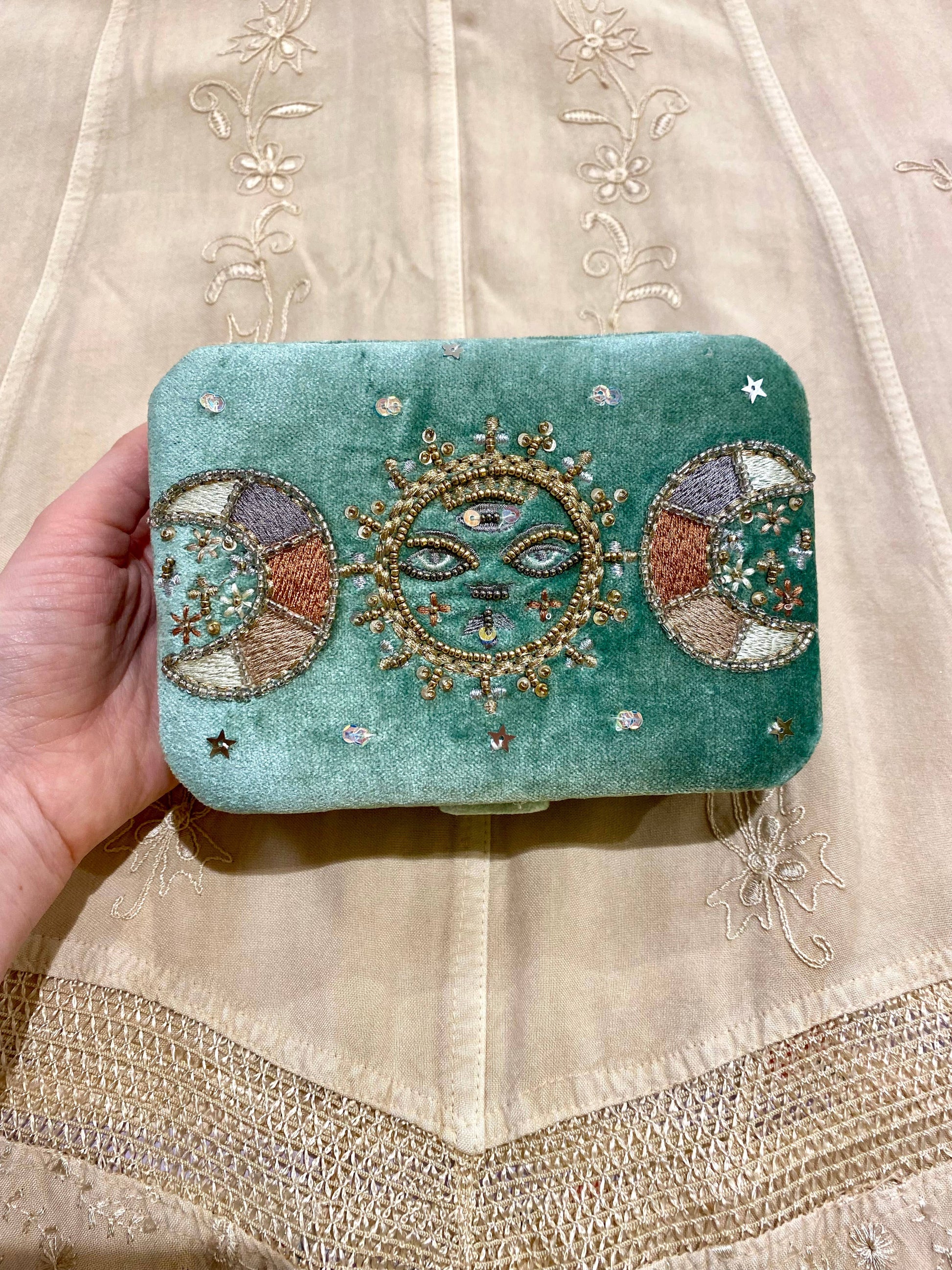 TEMPLE OF TREASURE - Boîte Sun Moon