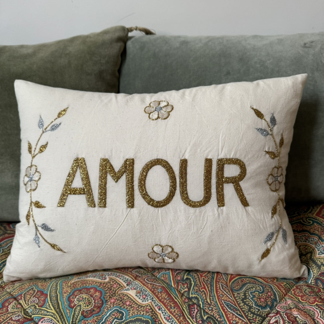 Coussin brodé Amour – vue 2 – CSAO | George Genève