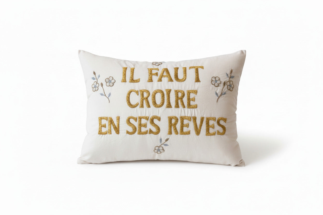 Coussin brodé Rêves – CSAO | George Genève