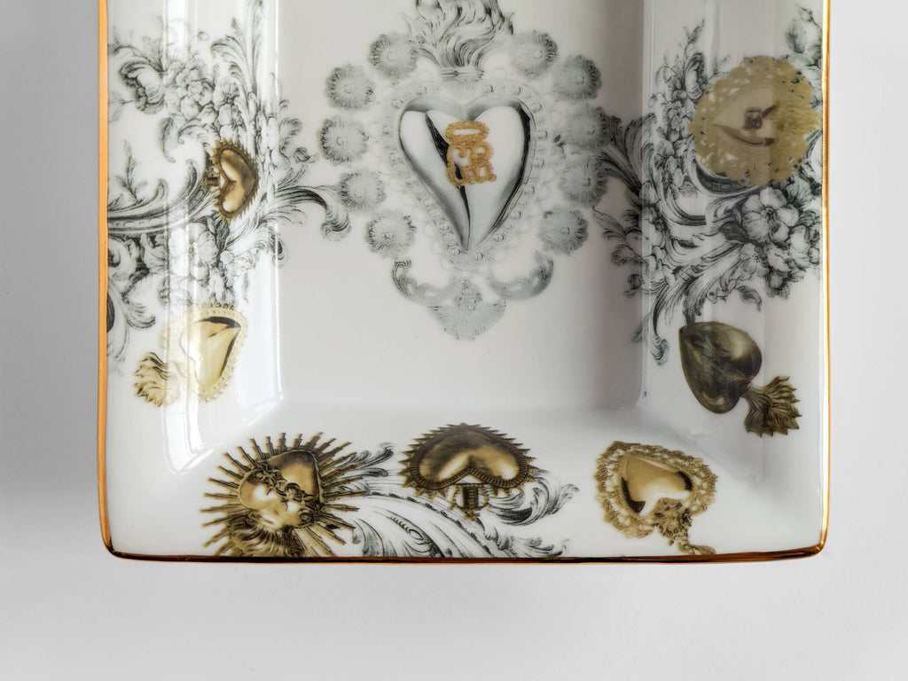 Cendrier Ex-Voto en porcelaine, décor baroque or et argent – Grand Tour, Vito Nesta