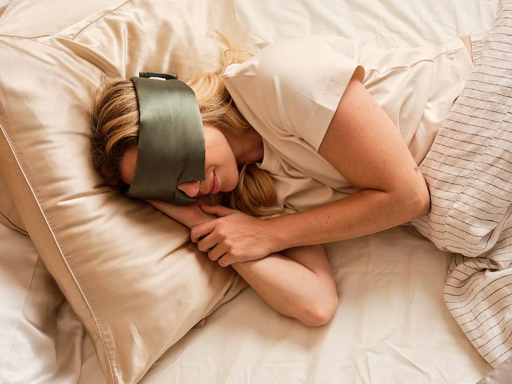 Masque en soie (6 coloris) – EMILY'S PILLOW – visuel 10