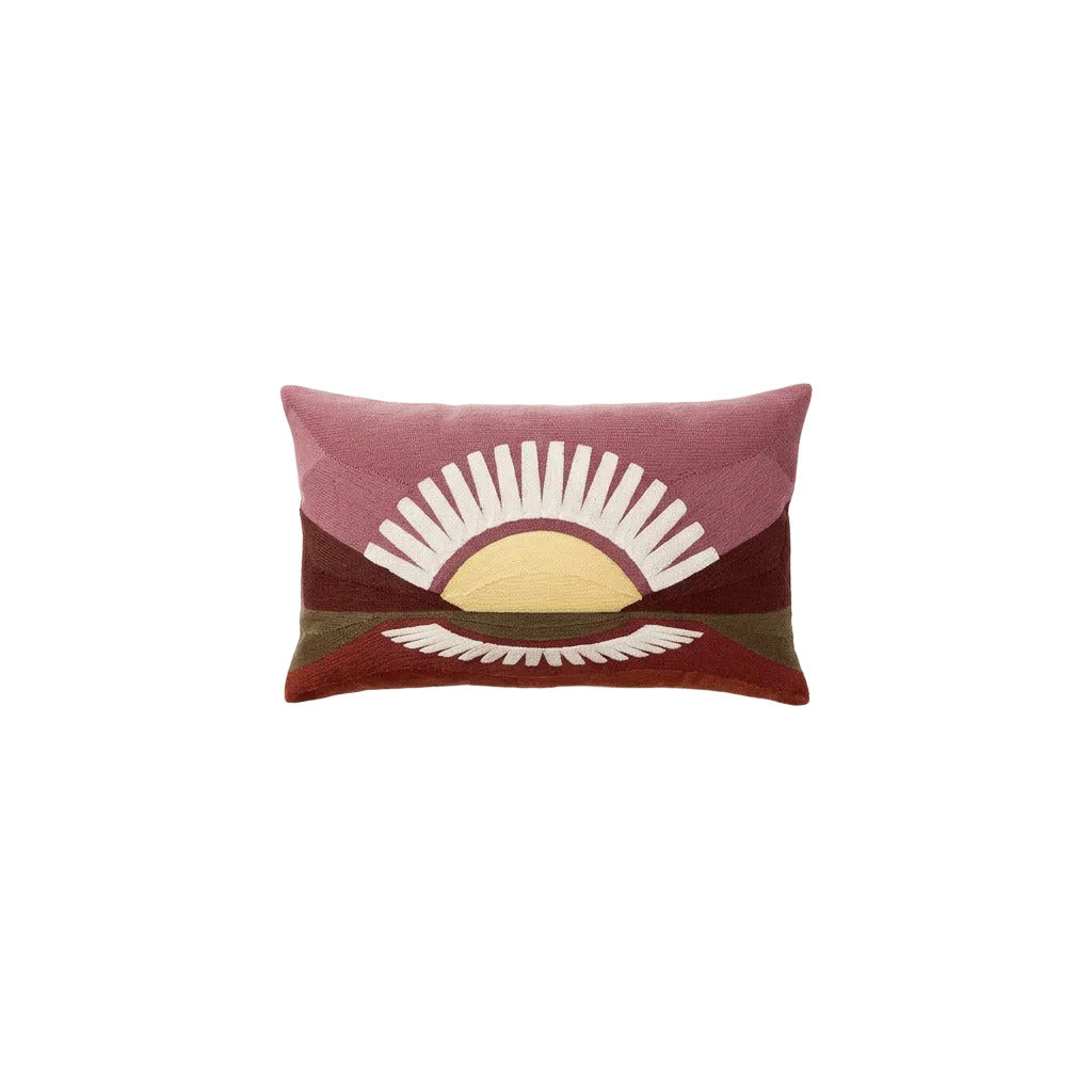 Coussin brodé Eol Bordeaux 30 x 50 cm en coton bordeaux — Maison Vivaraise, George Genève