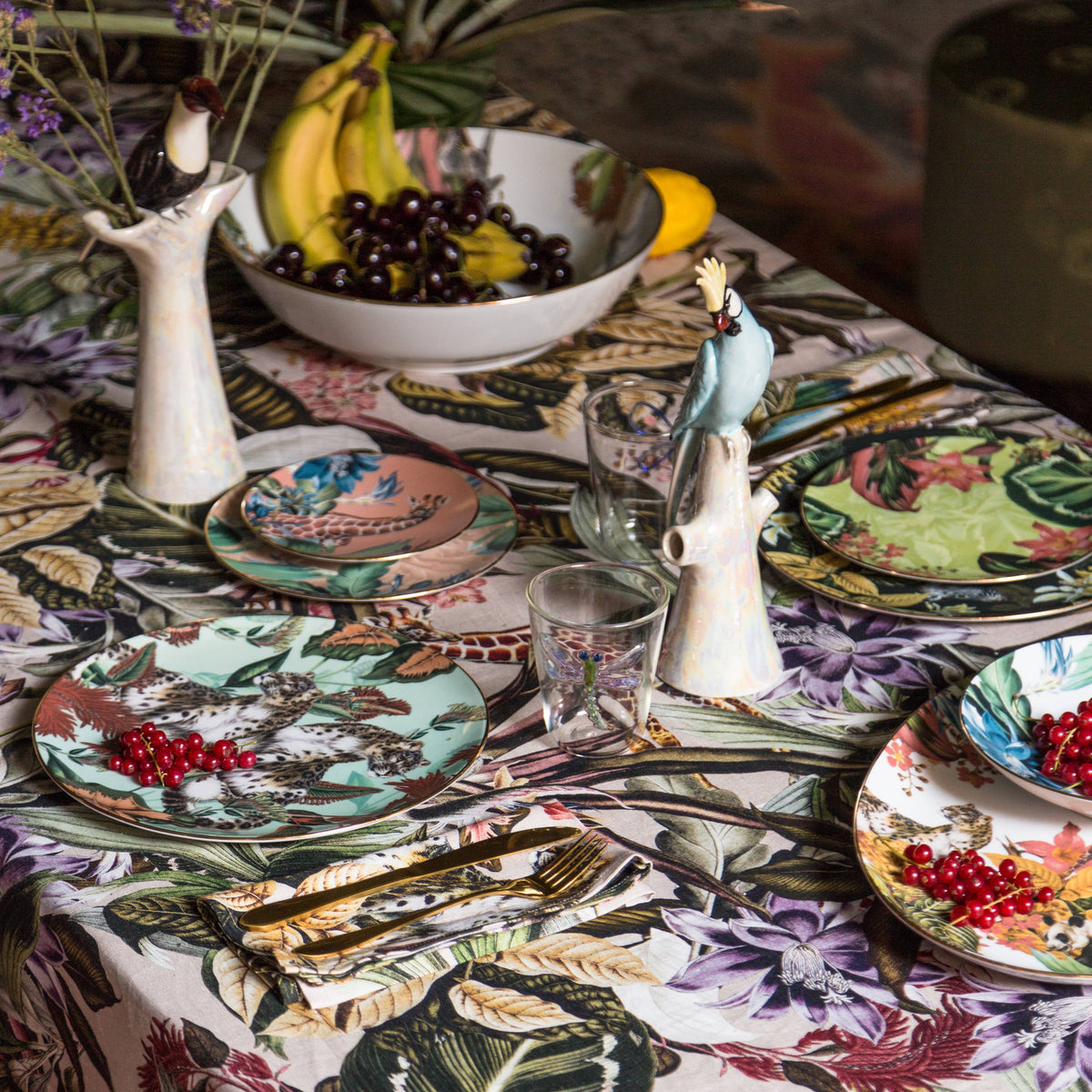 Vide-poche Animalia en porcelaine, fleurs tropicales et animaux – Grand Tour, Vito Nesta