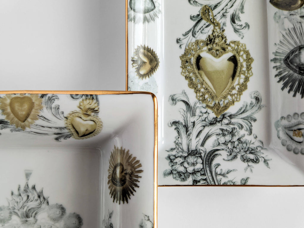 Vide-poche Ex-Voto en porcelaine, décor baroque or et argent – Grand Tour, Vito Nesta