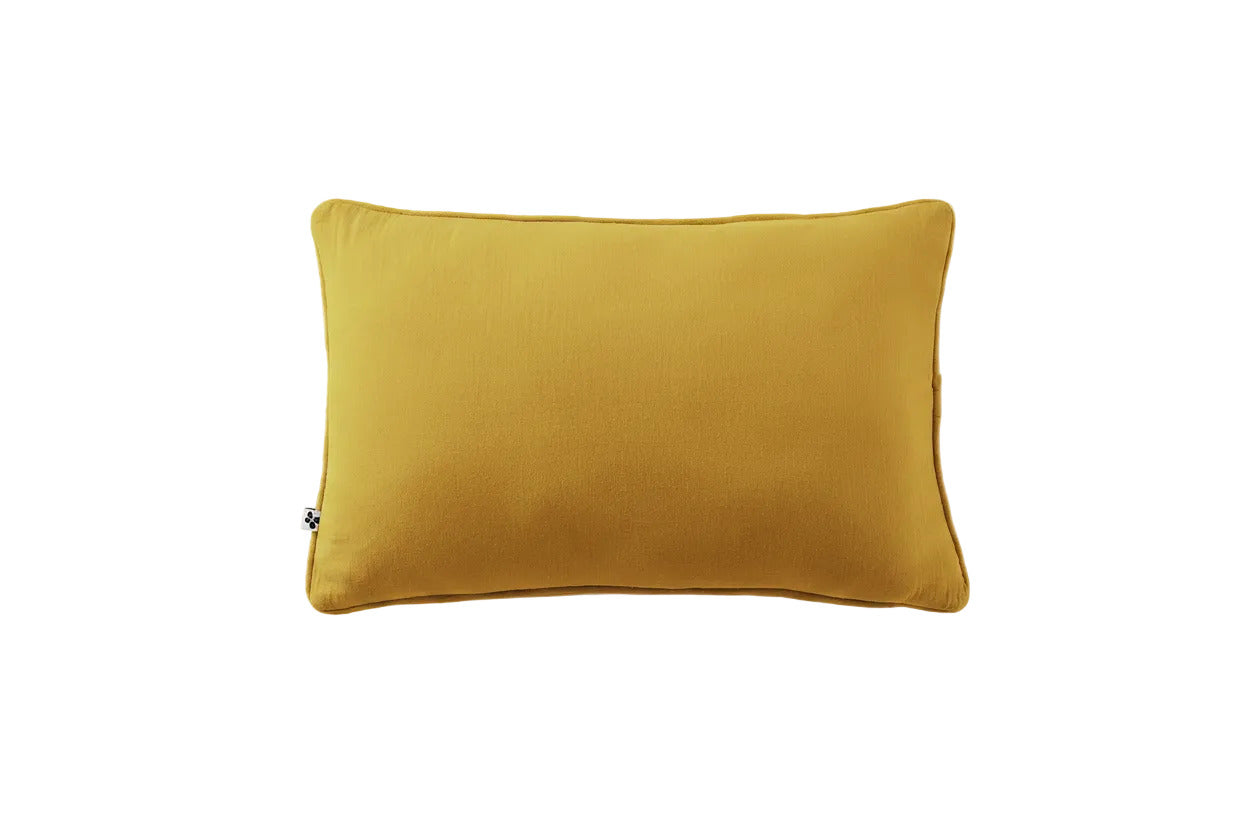 Coussin Gaia Safran en gaze de coton unie à passepoil 40 x 60 cm, L'effet Papillon, George Genève
