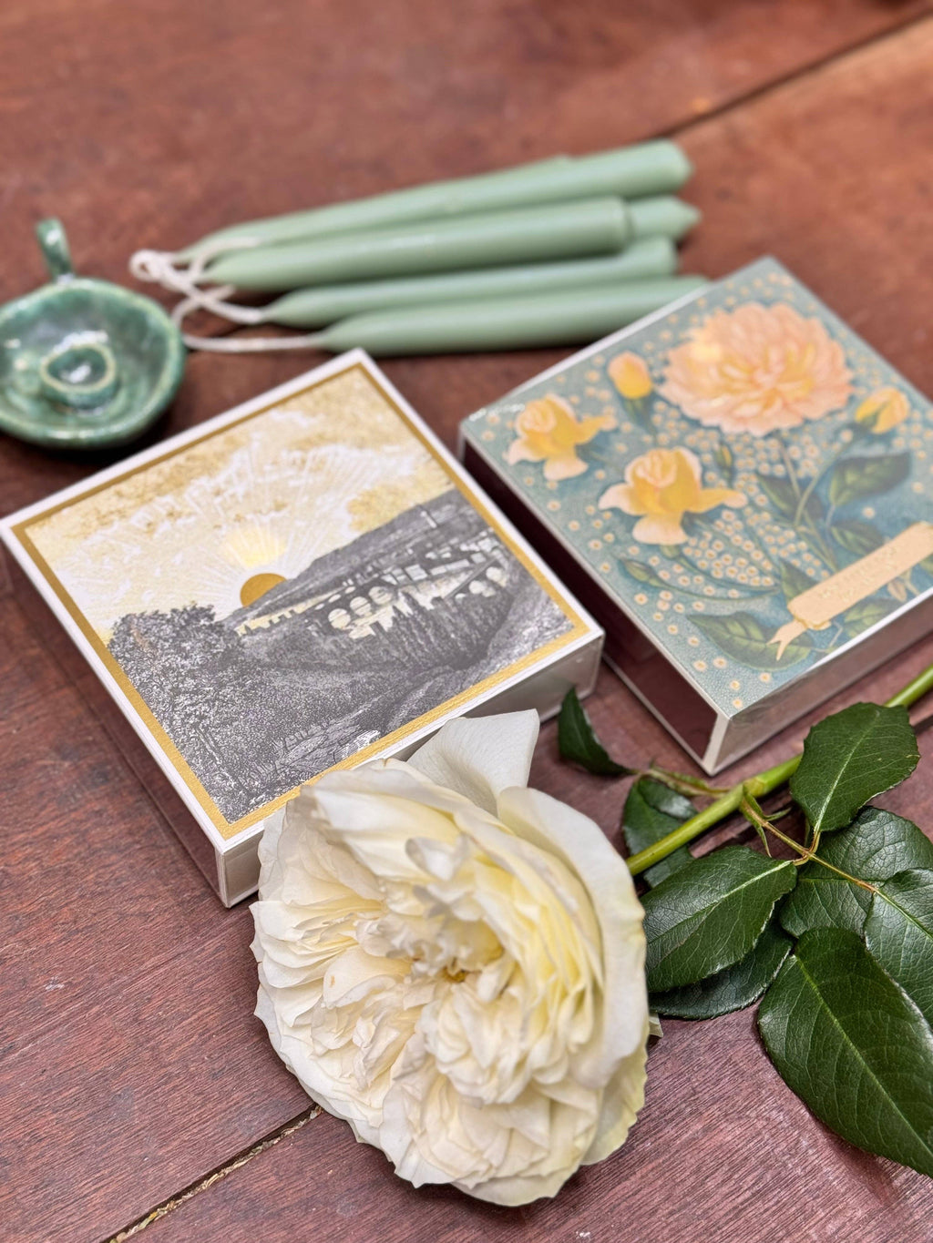 Détail de l'émail vert-bleu nénuphar du Cuencolabro en céramique, Antevasin's Store