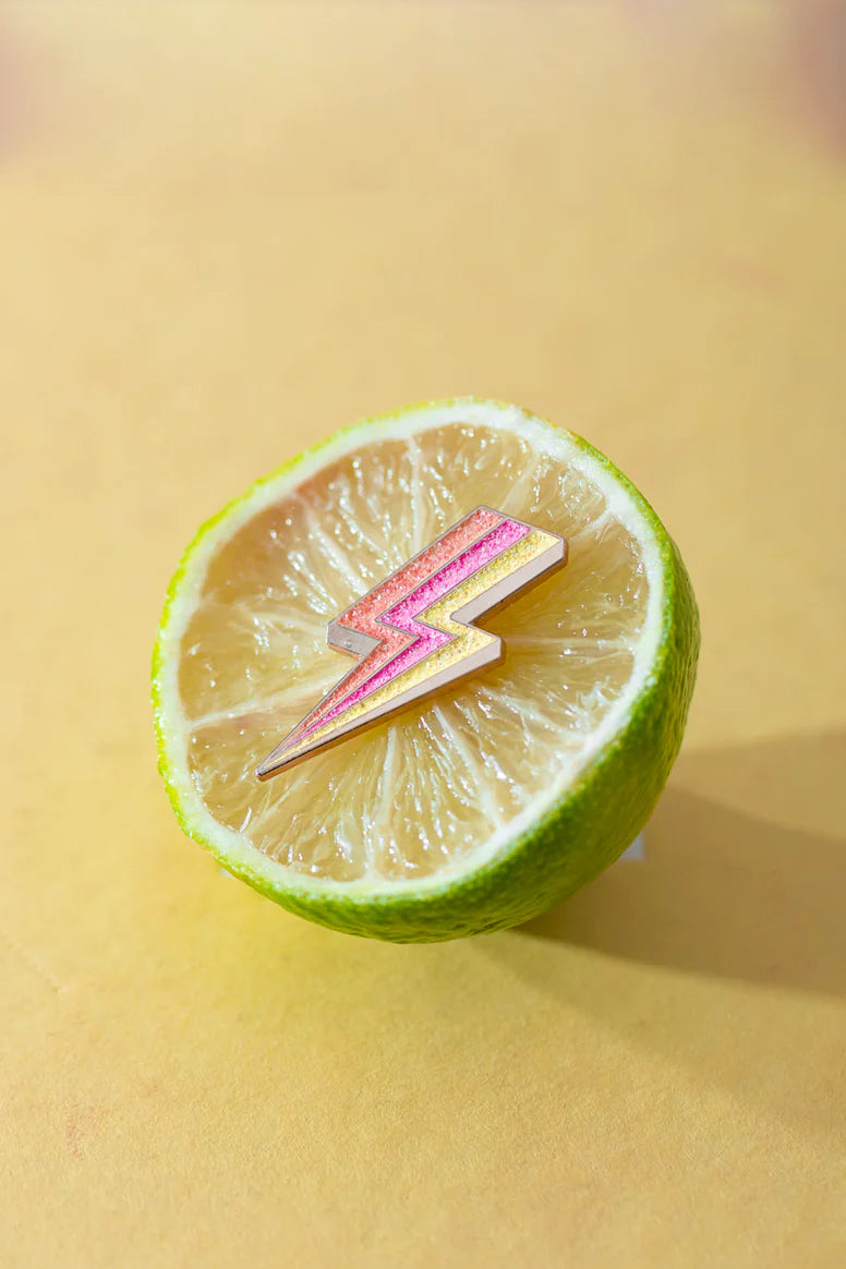 Pins Lighting Bolt – vue 2 – ALL THE WAYS TO SAY | George Genève